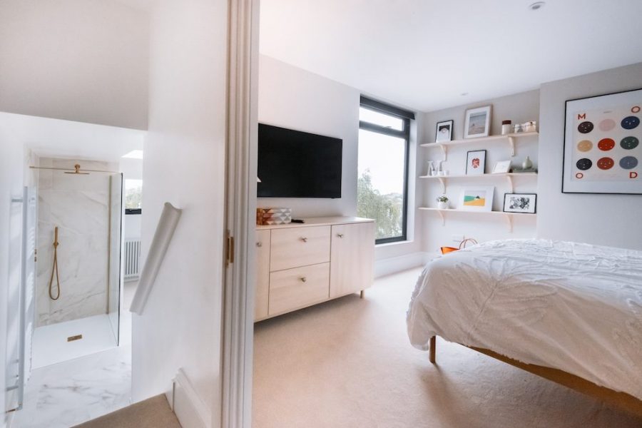 L shaped loft extension in Sutton bedroom - L-shape loft conversion in sutton